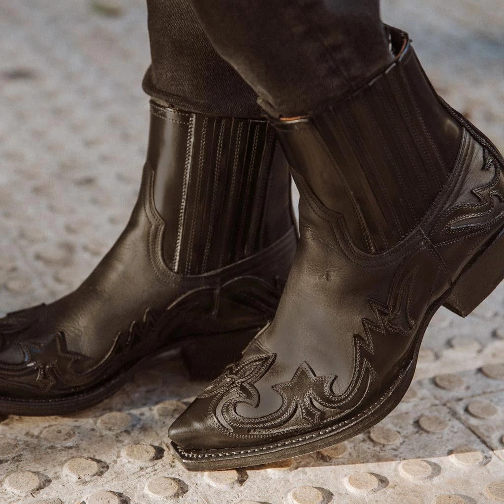 MW | Spitze Schuhe mit Stickerei-Design